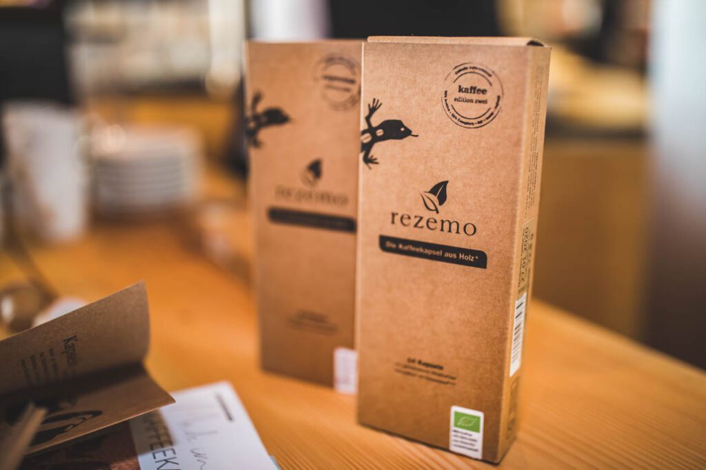 Bio-Kaffeekapseln aus Holz für Nespressomaschinen von rezemo